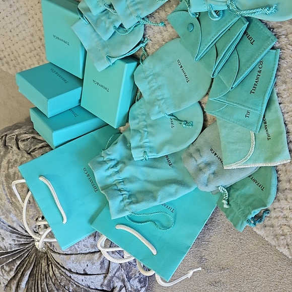 TIFFANY&CO GIFT BAGS&BOXS - Picture 3 of 3